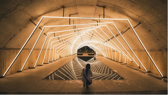 Néon LED flexível com dobra 3D: guia definitivo para arquitetura curva
